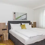 Ξενοδοχείο Goldenes Rad 4*