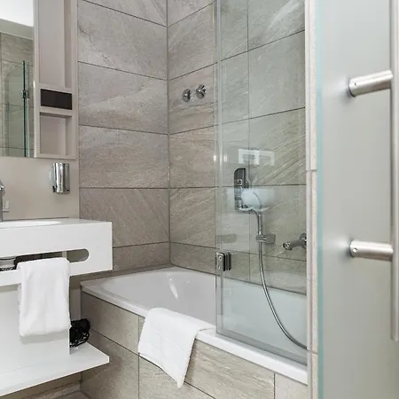 فندق Goldenes Rad 4*