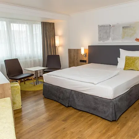 فندق Goldenes Rad 4*