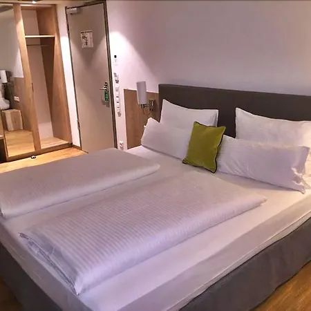 Goldenes Rad 4* أولم