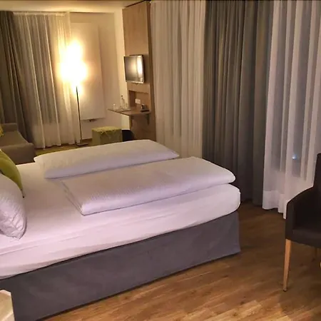 Goldenes Rad 4* أولم